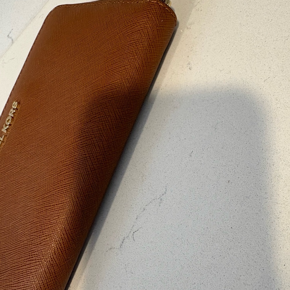 MICHAEL KORS Brown Saffiano Zip Around clutch Wallet - Picture 8 of 8